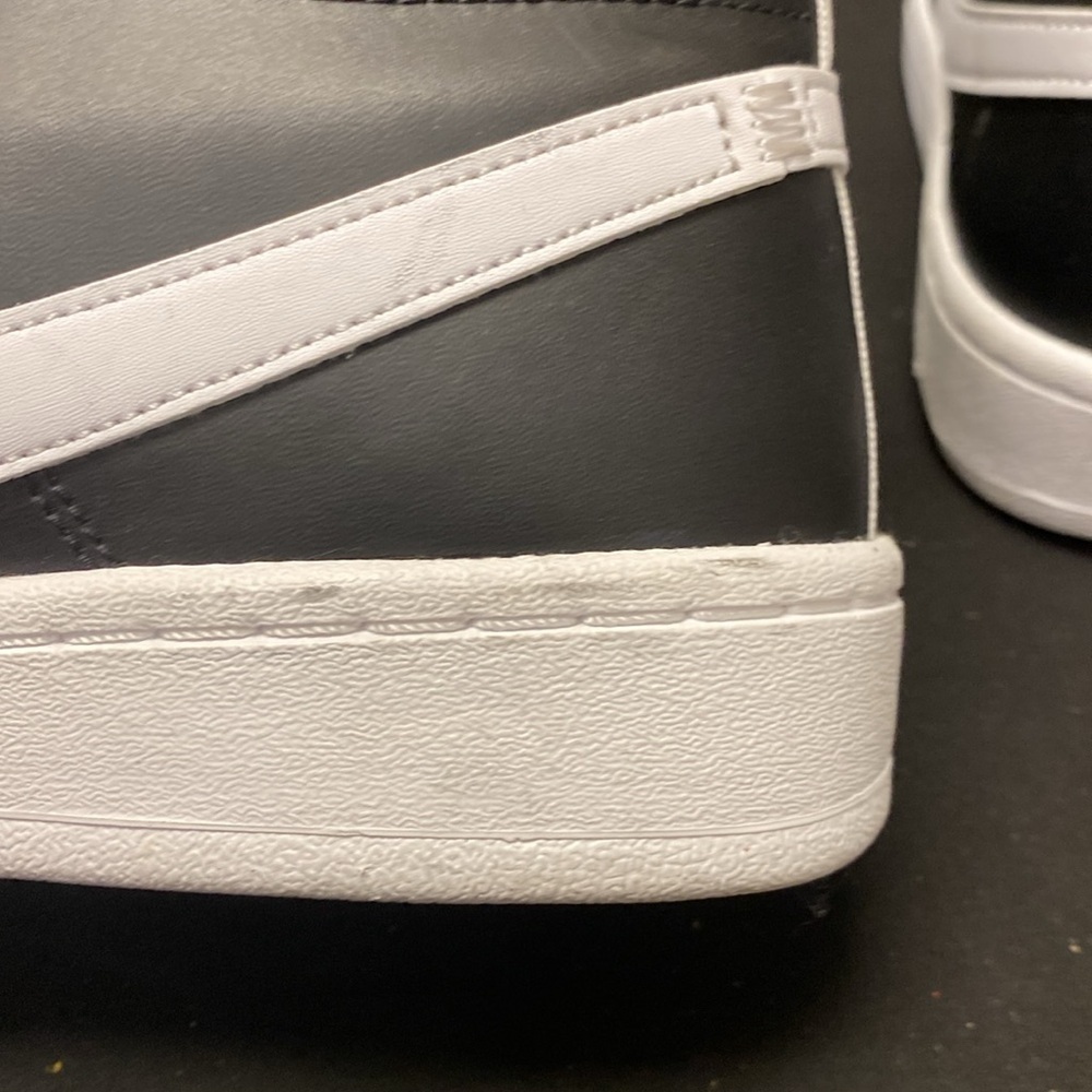 Nike Court Royale 2 - M10 ( A few smudges from storage ) - Picture 14 of 14